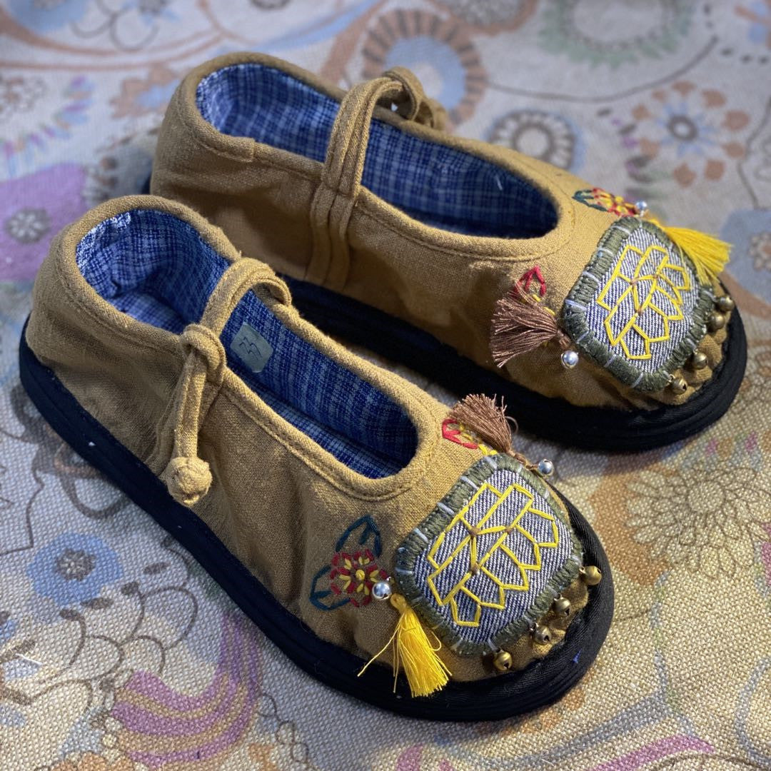 Handmade Cloth Shoes with cute Lotus Embroidery in Cloth G.34 -G.42 24002s