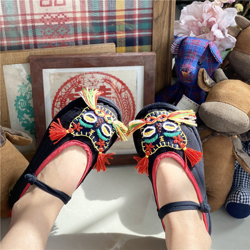 Handmade Cloth Shoes with cute Tiger Embroidery in Cloth G.34 -G.42 24003s